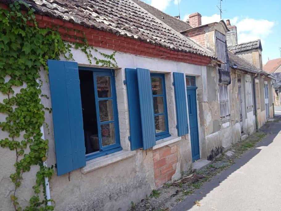 Petite Maison De Village Ygrande Eksteriør billede