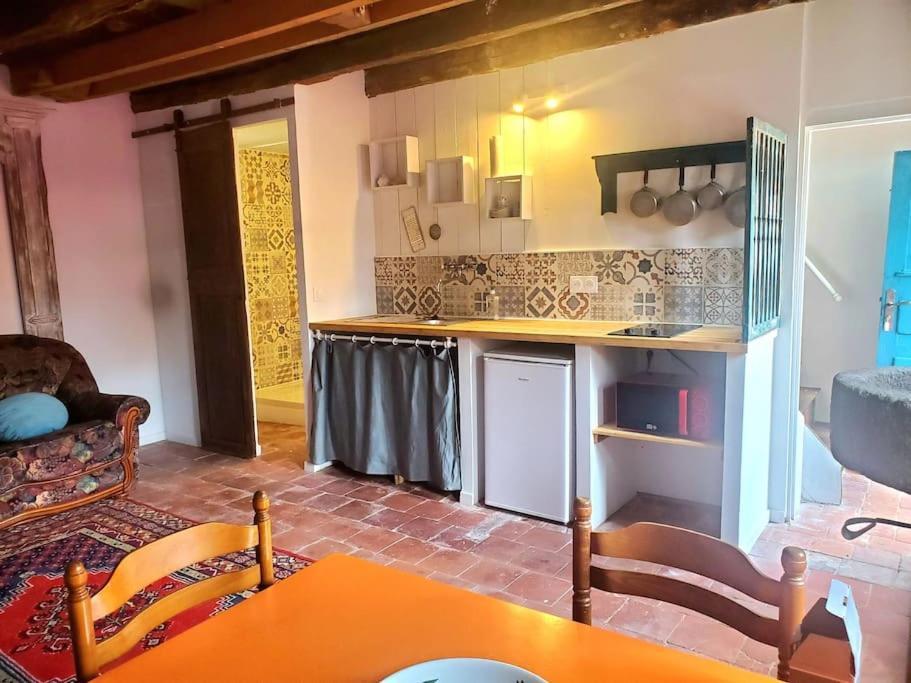 Petite Maison De Village Ygrande Eksteriør billede