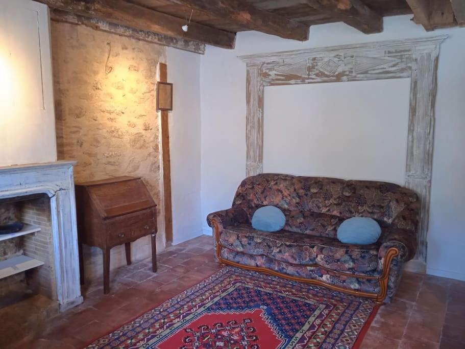 Petite Maison De Village Ygrande Eksteriør billede